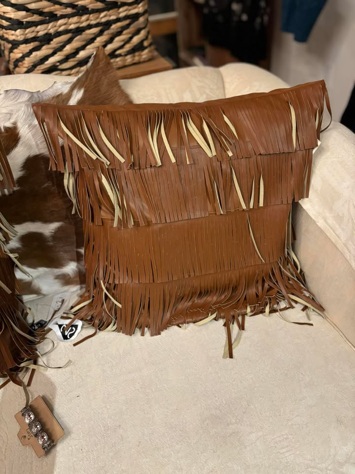 Fringe Flair * Saddle